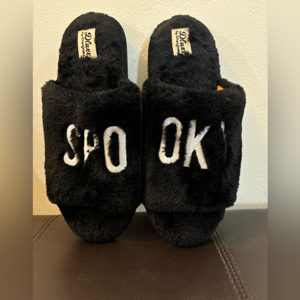 🎃👻 Spooky Slides Size Large 9/10